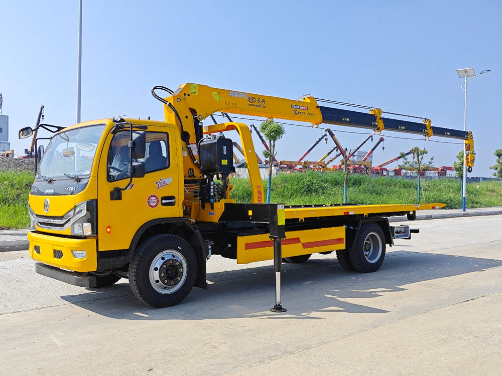 DongFeng  4X2 Wrecker truck 5T Telescopic Boom Crane For Sale