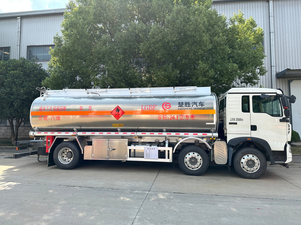 HOWO 6×2 Aluminum Alloy Oil Tank Truck For Sale