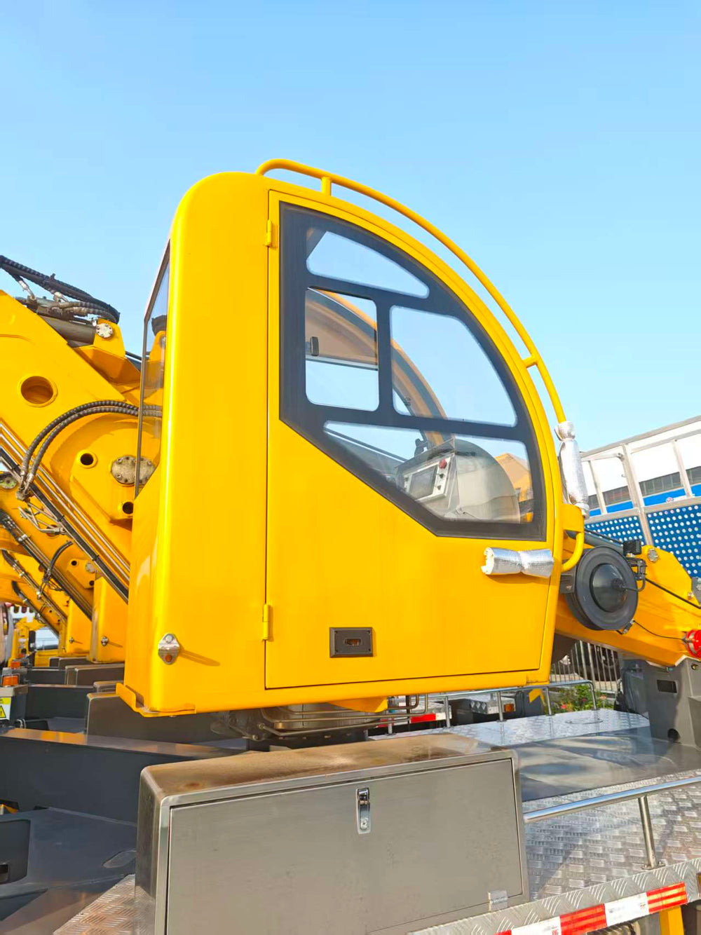 Customized 14-18m Aerial Work Platform Truck For Sale