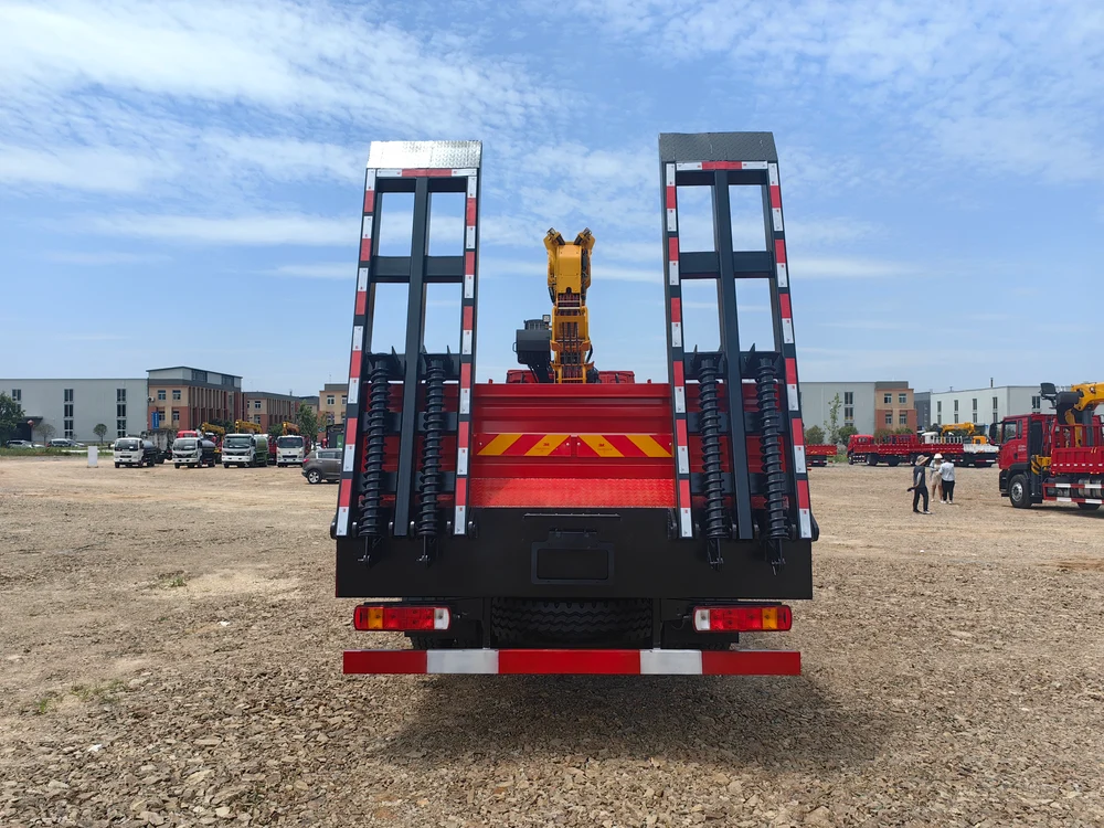 HOWO XCMG 14Ton 5-Section Boom Truck Mounted Crane