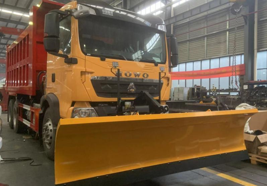 HOWO 12m³ 290HP Snow Removal Truck For Sale