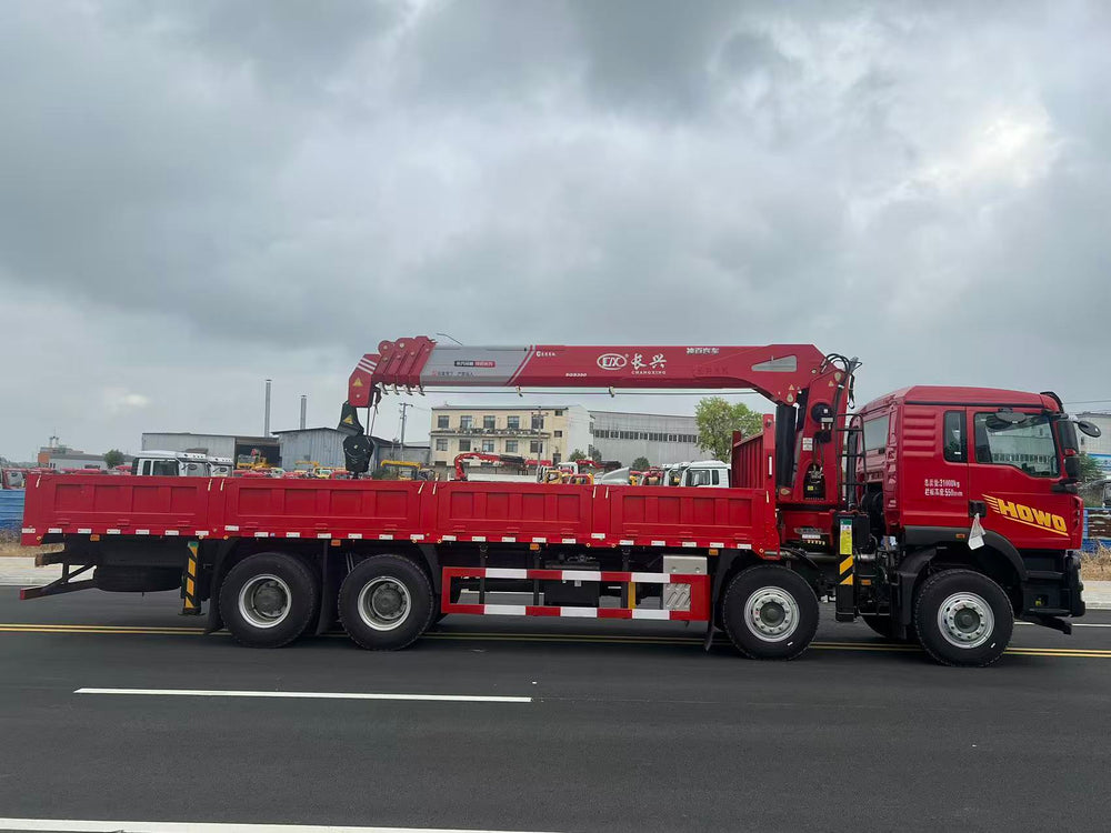HOWO TX 8x4 380HP Crane Truck with Changxing 14-Ton 5-Section Straight Boom Crane