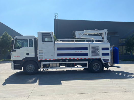 HOWO 10m³ Wall Cleaning Truck For Sale