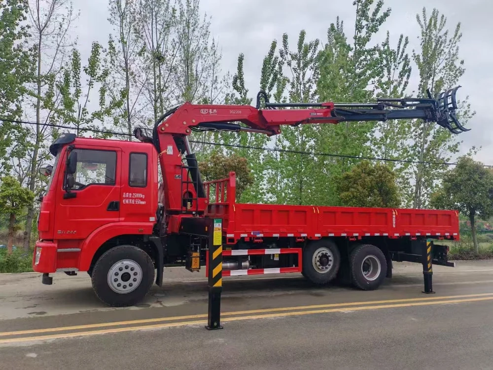 Dongfeng Jincheng × Changxing 8-ton Folding Boom Truck with Log Grapple