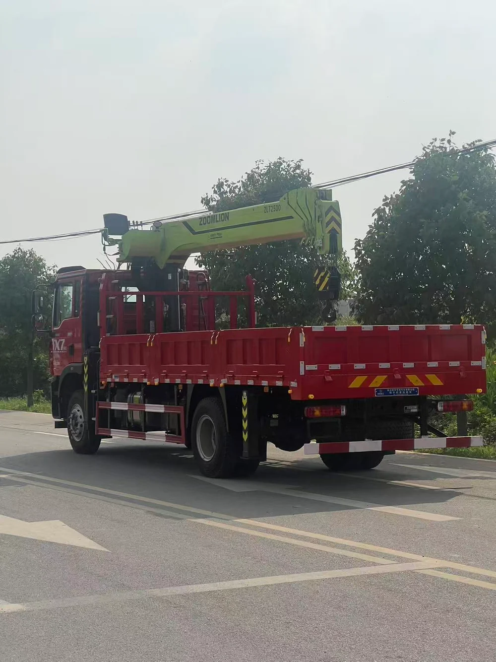 HOWO Single Axle 240HP + Zoomlion 10Ton 5-Section Boom Crane