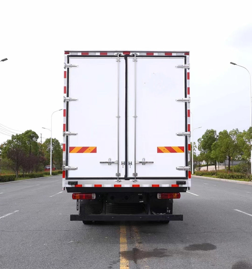 FOTON 6.8m E6 300HP Refrigerated Truck For Sale