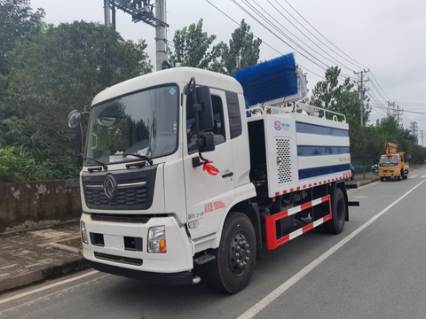 شاحنة تنظيف الأنفاق DongFeng 12 متر مكعب للبيع