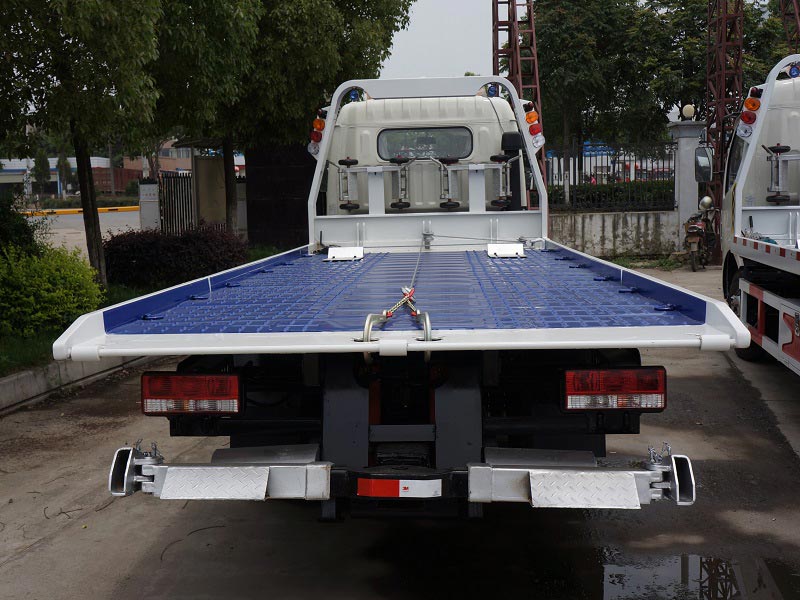Dongfeng  4*2 flatbed Truck