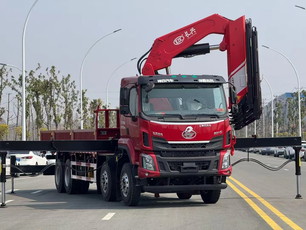 Liuzhou Motor changxing 8×4 25-ton 7-section folding boom truck crane Liuzhou Motor changxing 8×4 25-ton 7-section folding boom truck crane