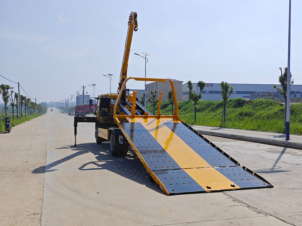 DongFeng  4X2 Wrecker truck 5T Telescopic Boom Crane For Sale