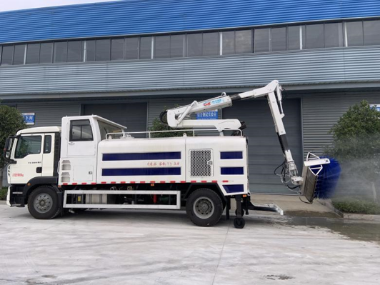 HOWO 10m³ Wall Cleaning Truck For Sale