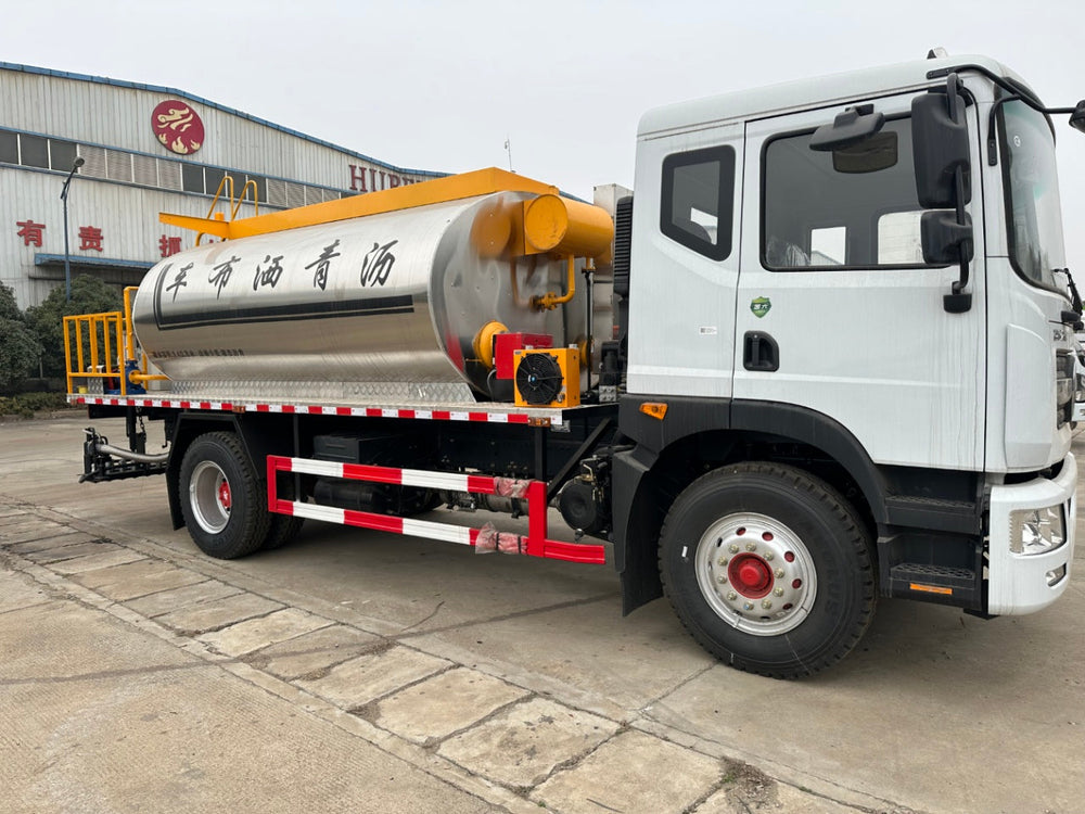 DongFeng 9.5m³ 195HP Asphalt Distributor Truck For Sale
