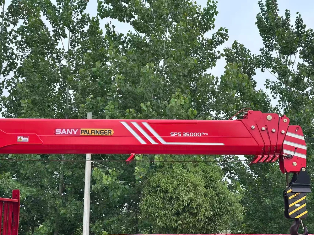 HOWO 8×4 SANY 14-ton 5-section Boom Truck Mounted Crane